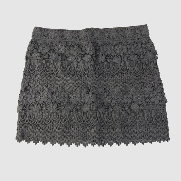 American Eagle Mini Skirt Charcoal Crochet Floral Tiered Size 4 Casual - Picture 1 of 5
